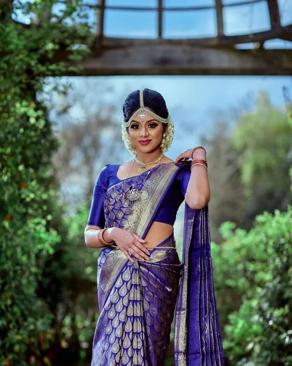 Blue_Embellished_Banarasi_Jacquard_Saree_(Blue)